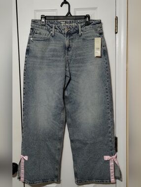 No Boundaries Side‑Bow Baggy Jeans Light Wash Size 8 with Pink Ribbon Detail